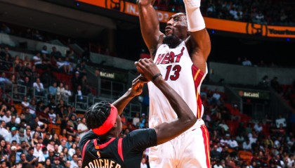  阿德巴约两双热火复仇雄鹿  