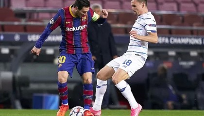  特尔施特根开挂表现 扑出两个必进球救主  