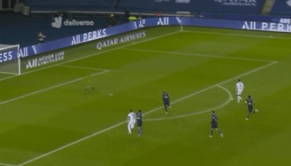  里昂中场核心伤退 不敌里尔痛失三分  