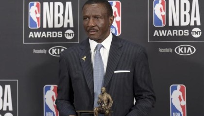  猛龙解雇主教练并启动重建计划  