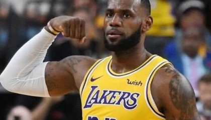  詹姆斯总得分超越贾巴尔，湖人主场举行庆典  