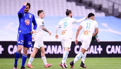  马赛客负弱旅爆冷，球迷质疑教练排兵布阵  