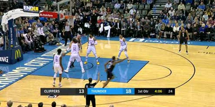  亚历山大35+12雷霆击沉快船  