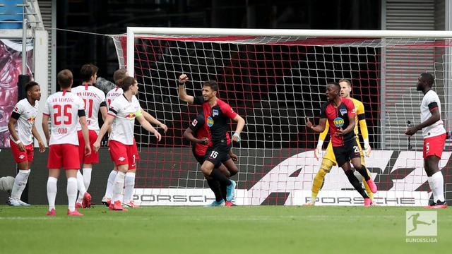  弗莱堡,边路突破战术成功三球完胜柏林赫塔